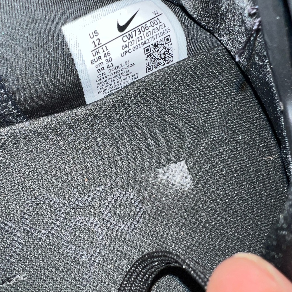 Nike Black and Gray Sneakers with Air Max Cushioning - Picture 7 of 7